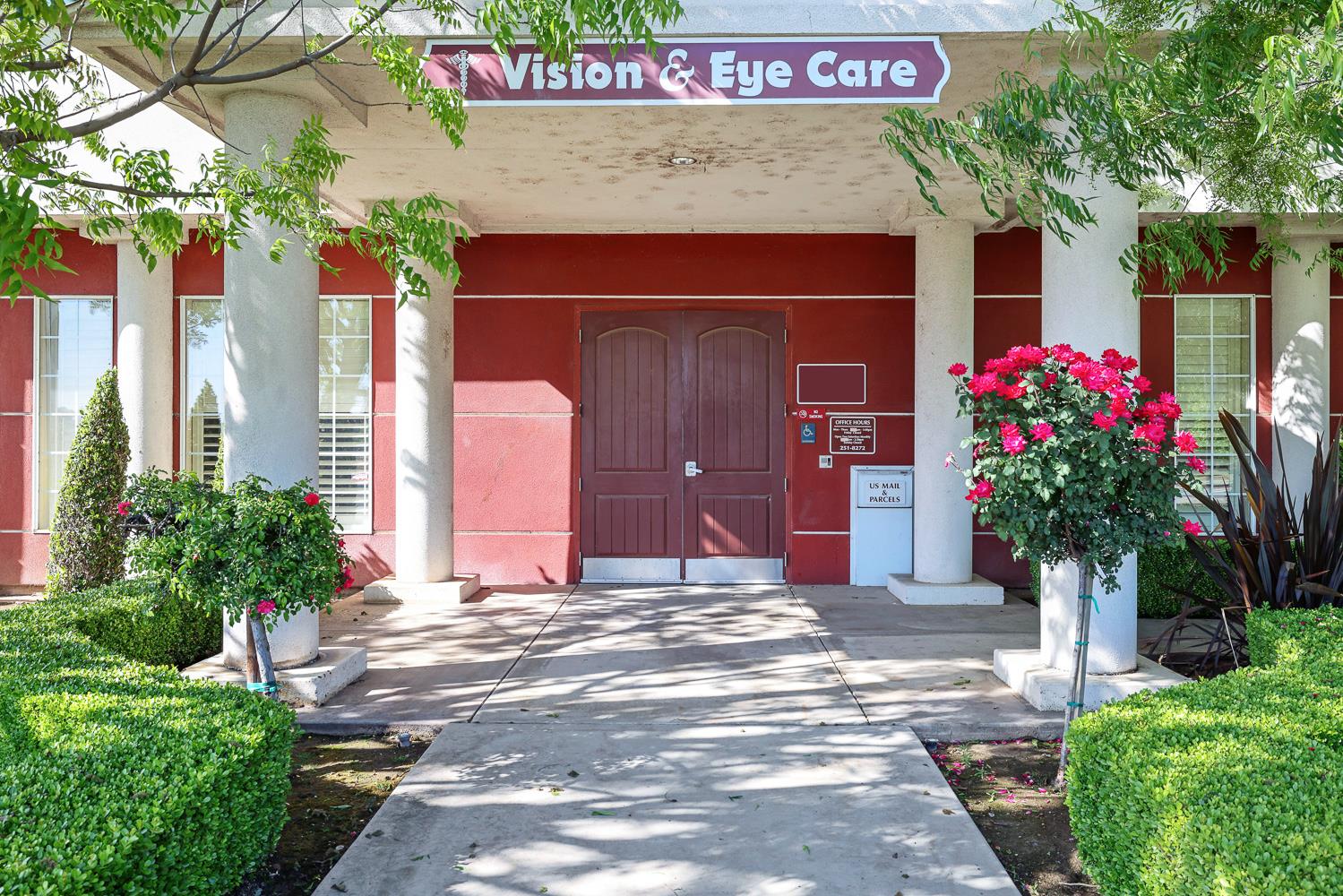 5781 E Kings Canyon Rd, Fresno, CA 93727