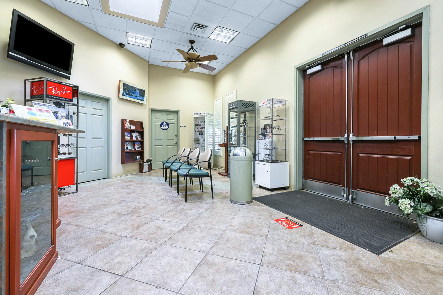 5781 E Kings Canyon Rd, Fresno, CA 93727