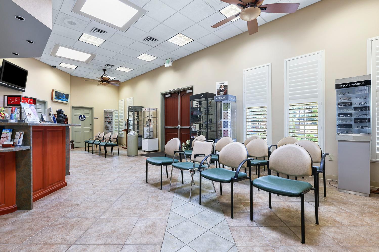 5781 E Kings Canyon Rd, Fresno, CA 93727