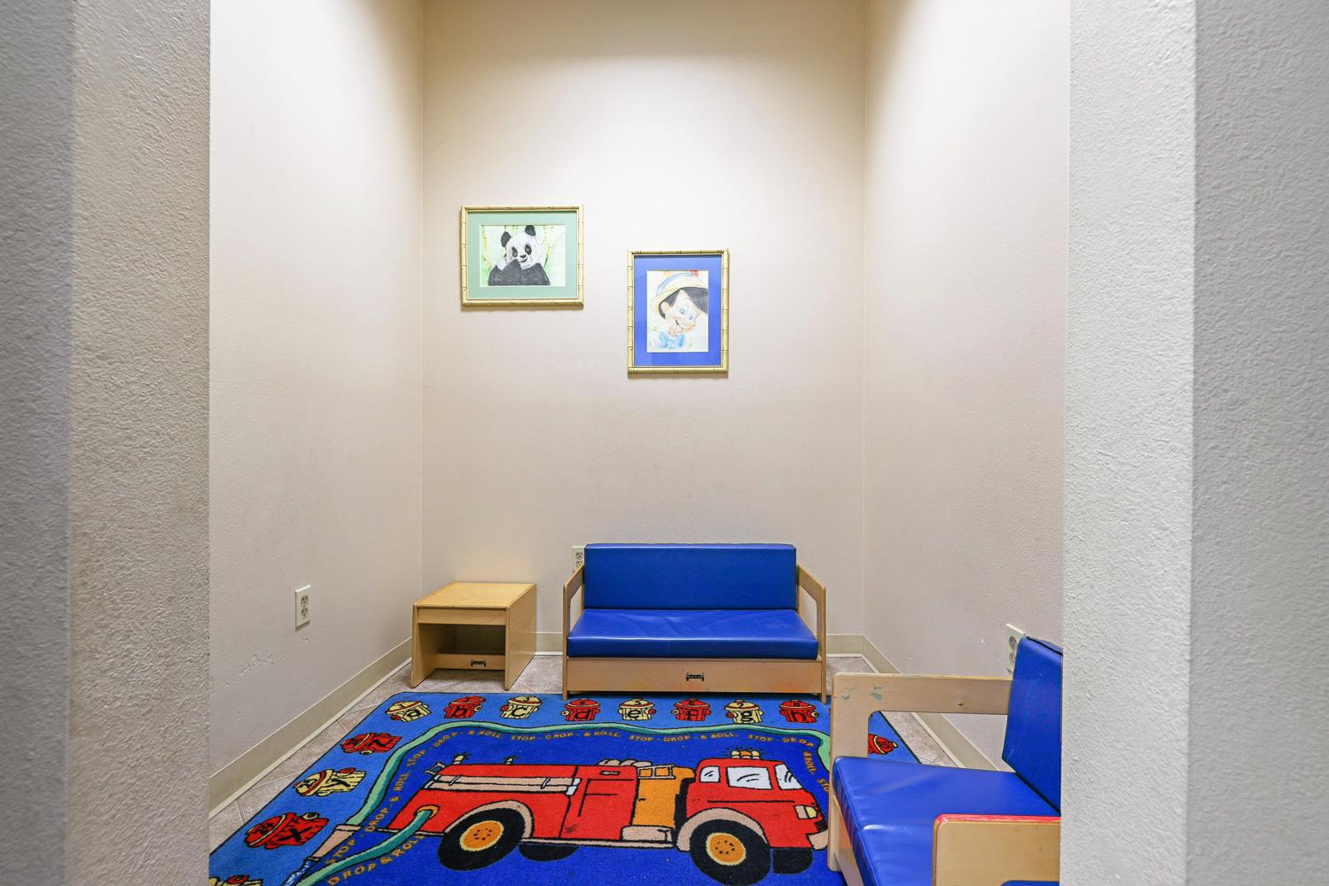 5781 E Kings Canyon Rd, Fresno, CA 93727