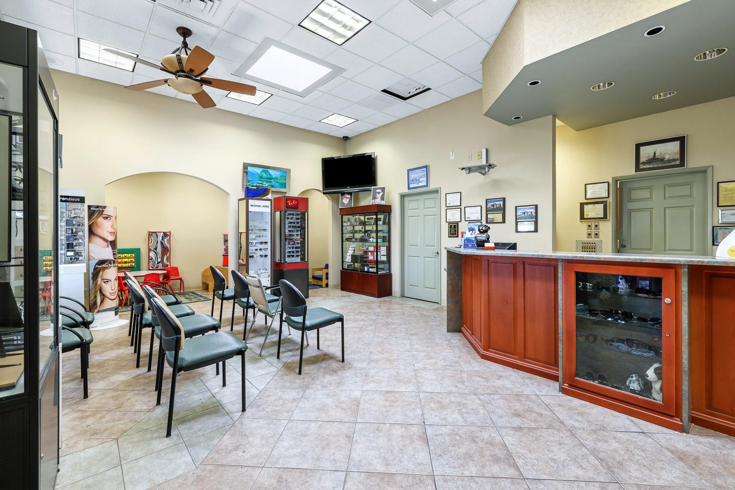 5781 E Kings Canyon Rd, Fresno, CA 93727