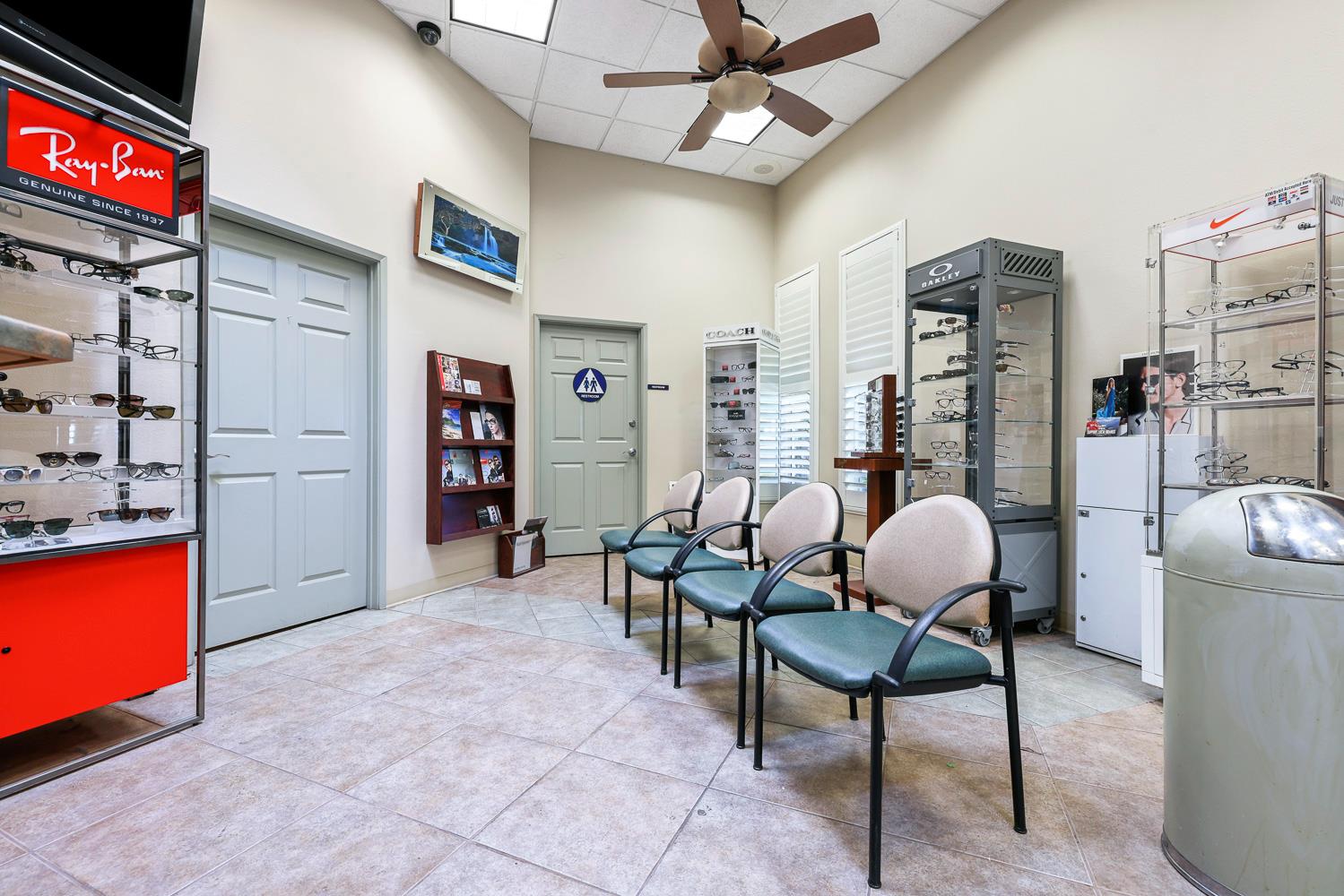 5781 E Kings Canyon Rd, Fresno, CA 93727