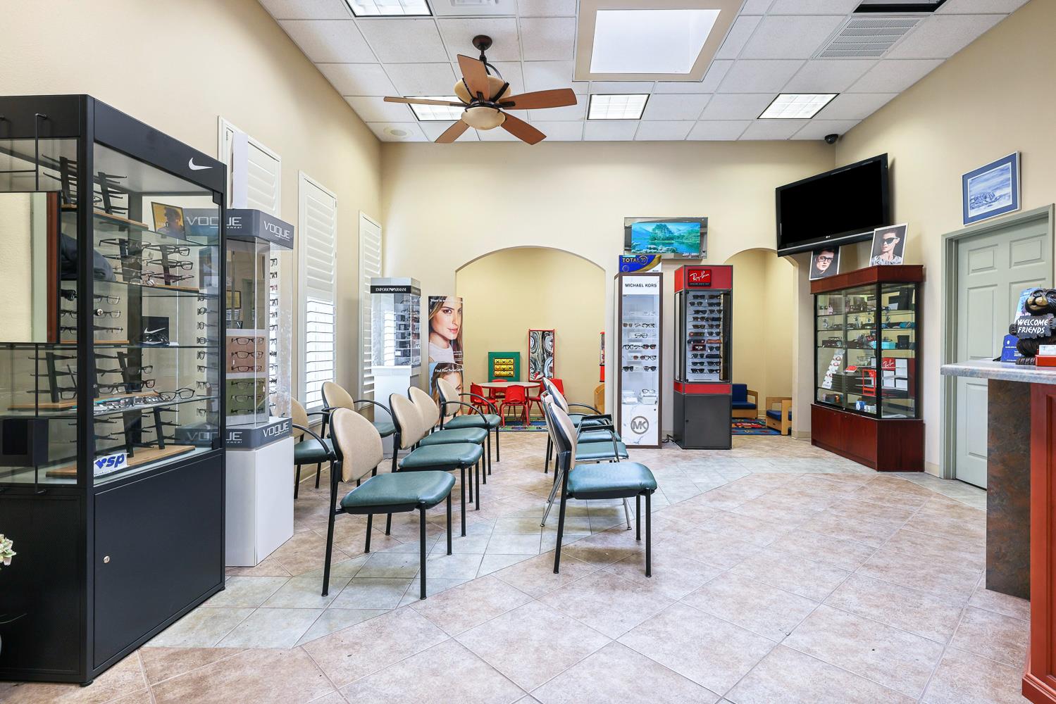 5781 E Kings Canyon Rd, Fresno, CA 93727