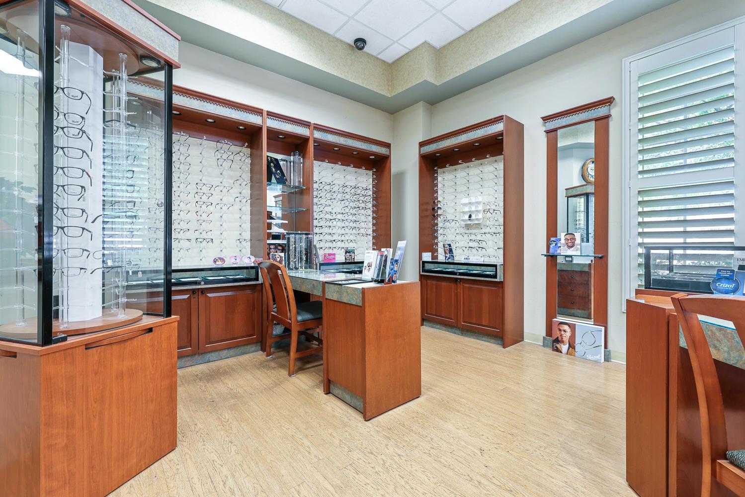 5781 E Kings Canyon Rd, Fresno, CA 93727