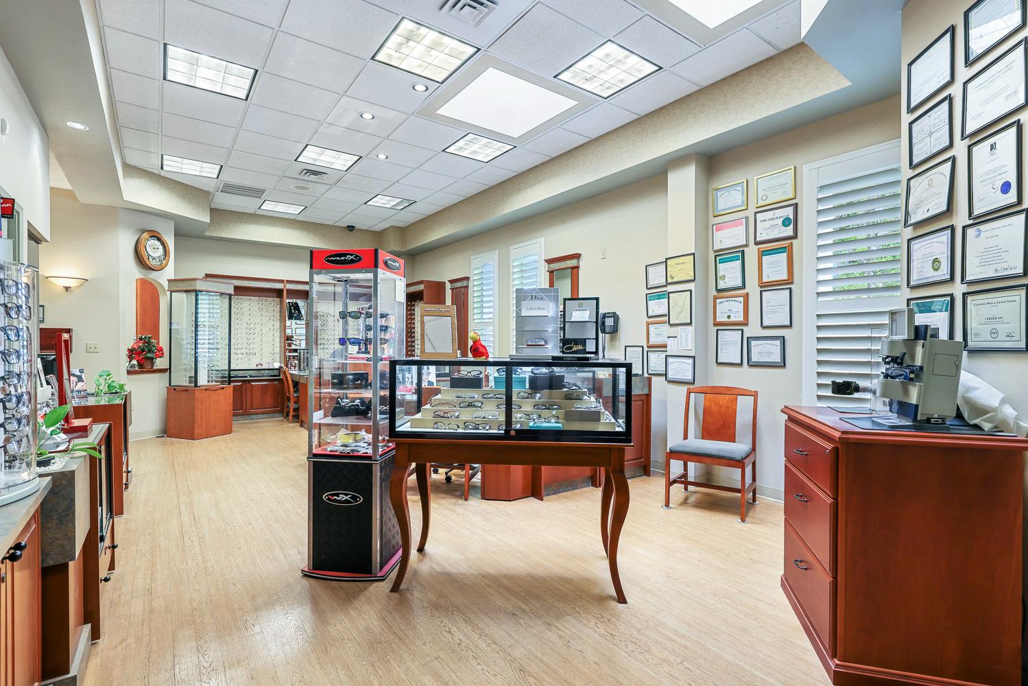 5781 E Kings Canyon Rd, Fresno, CA 93727