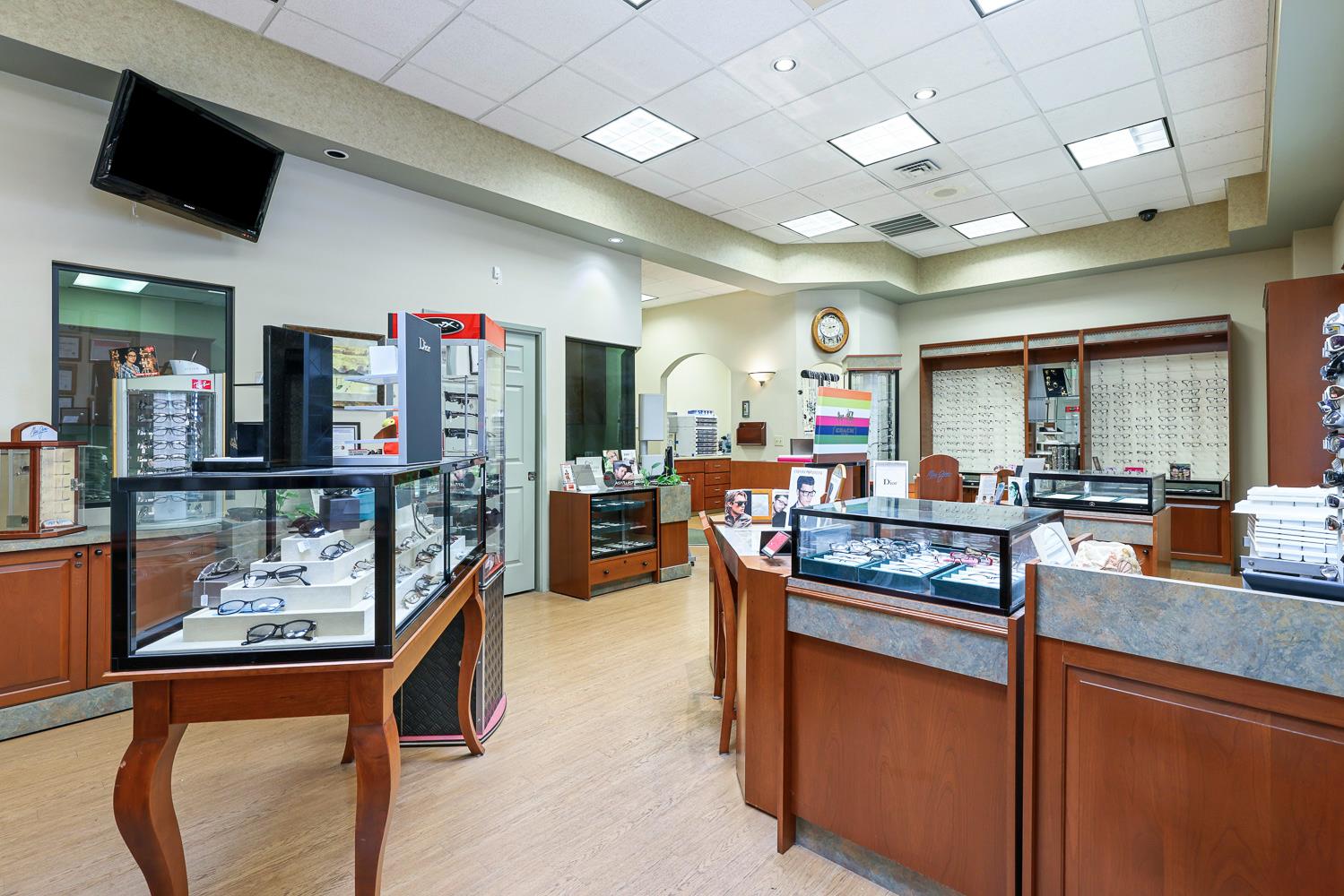 5781 E Kings Canyon Rd, Fresno, CA 93727