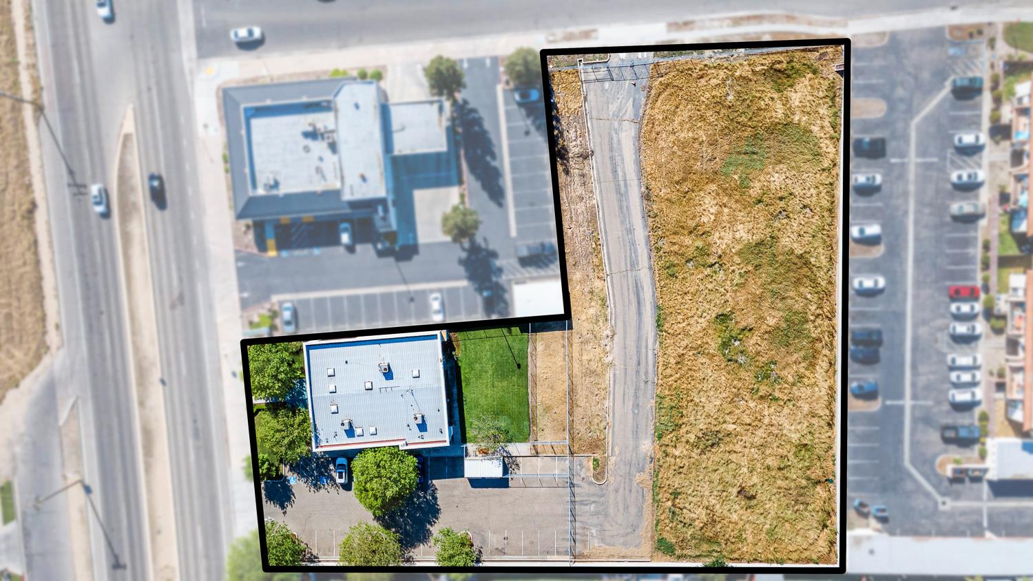 5781 E Kings Canyon Rd, Fresno, CA 93727