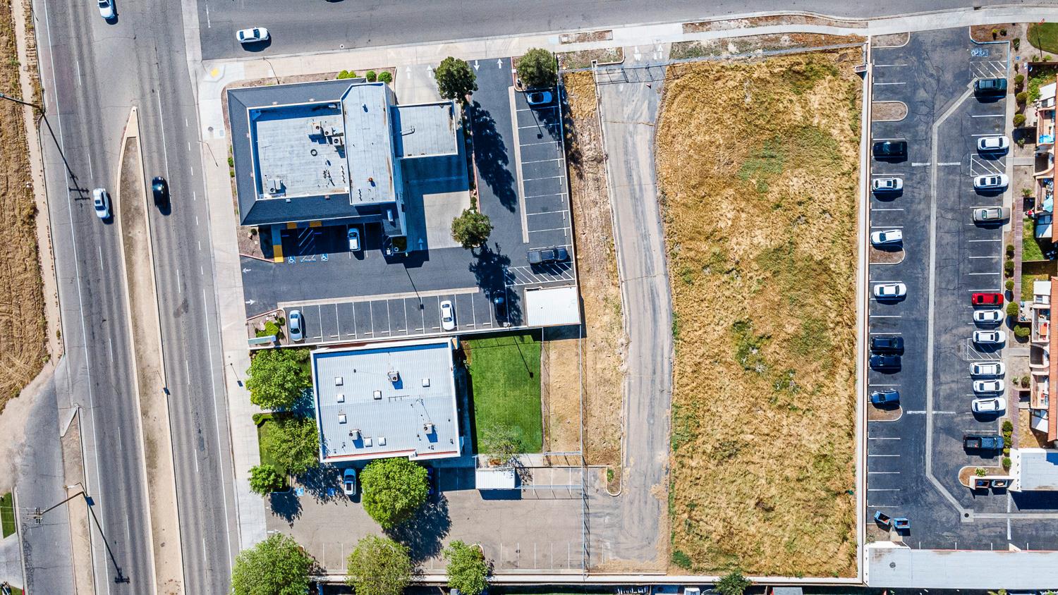 5781 E Kings Canyon Rd, Fresno, CA 93727