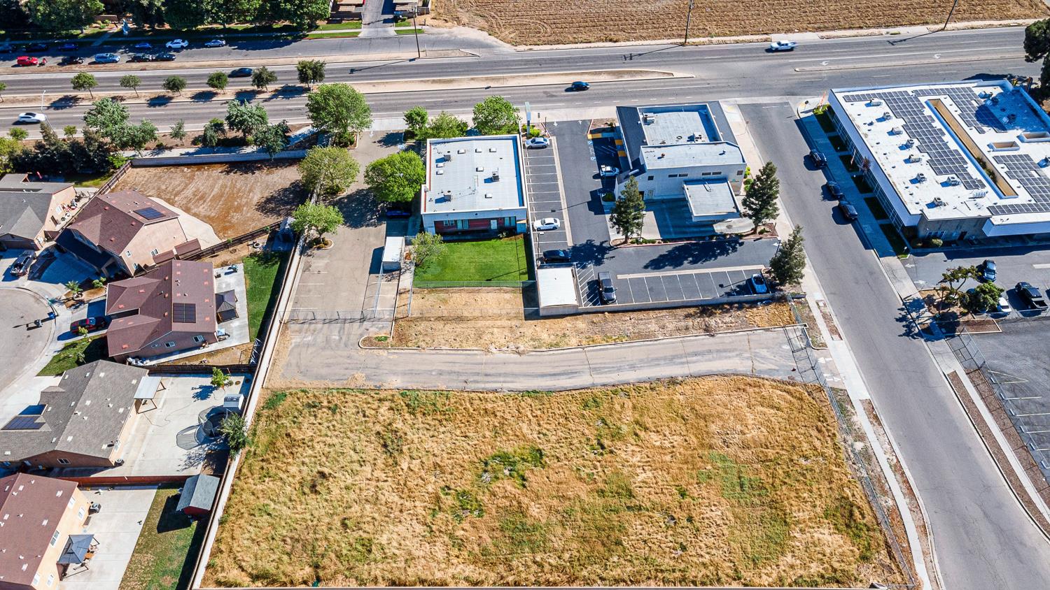 5781 E Kings Canyon Rd, Fresno, CA 93727