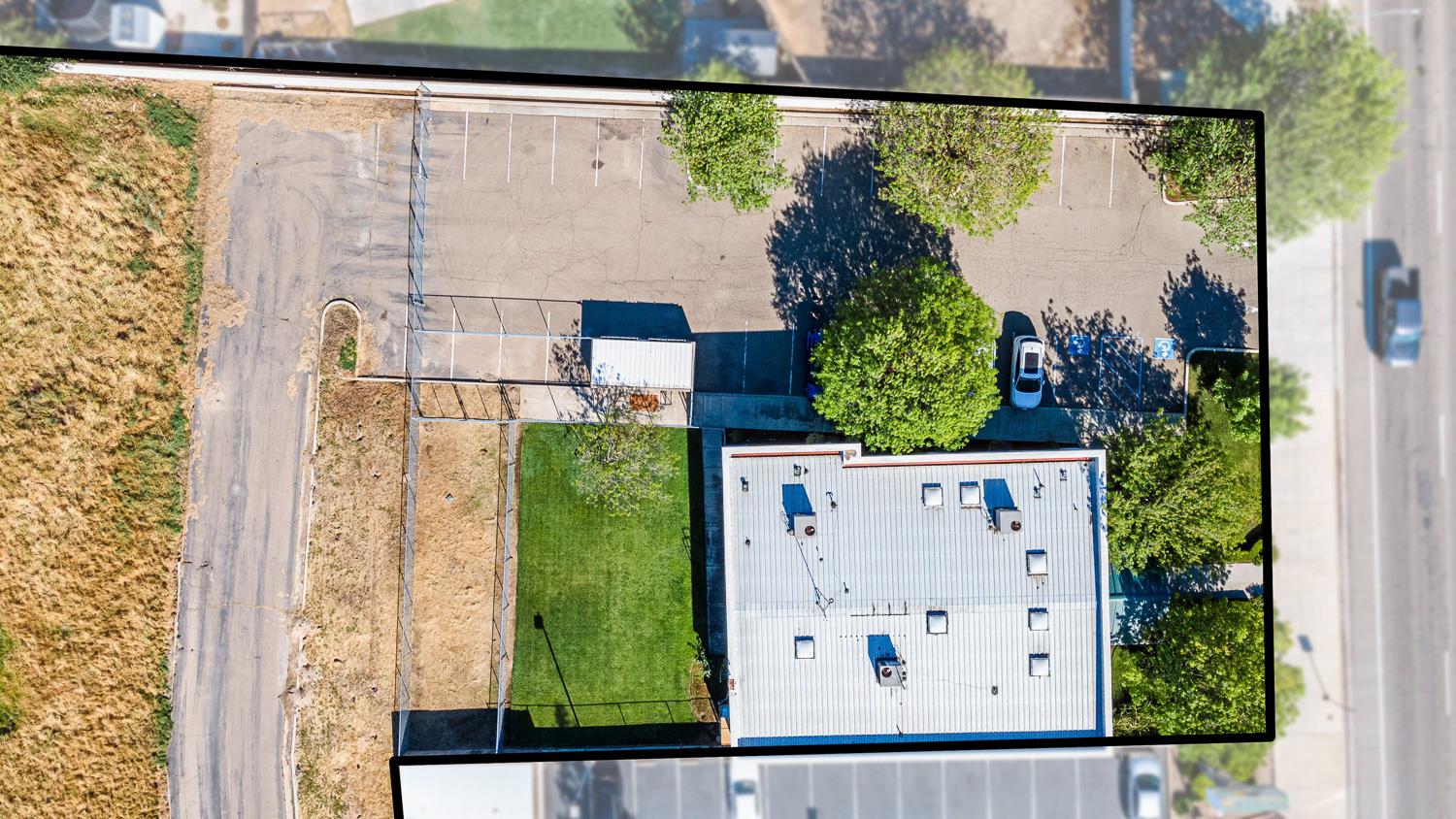 5781 E Kings Canyon Rd, Fresno, CA 93727