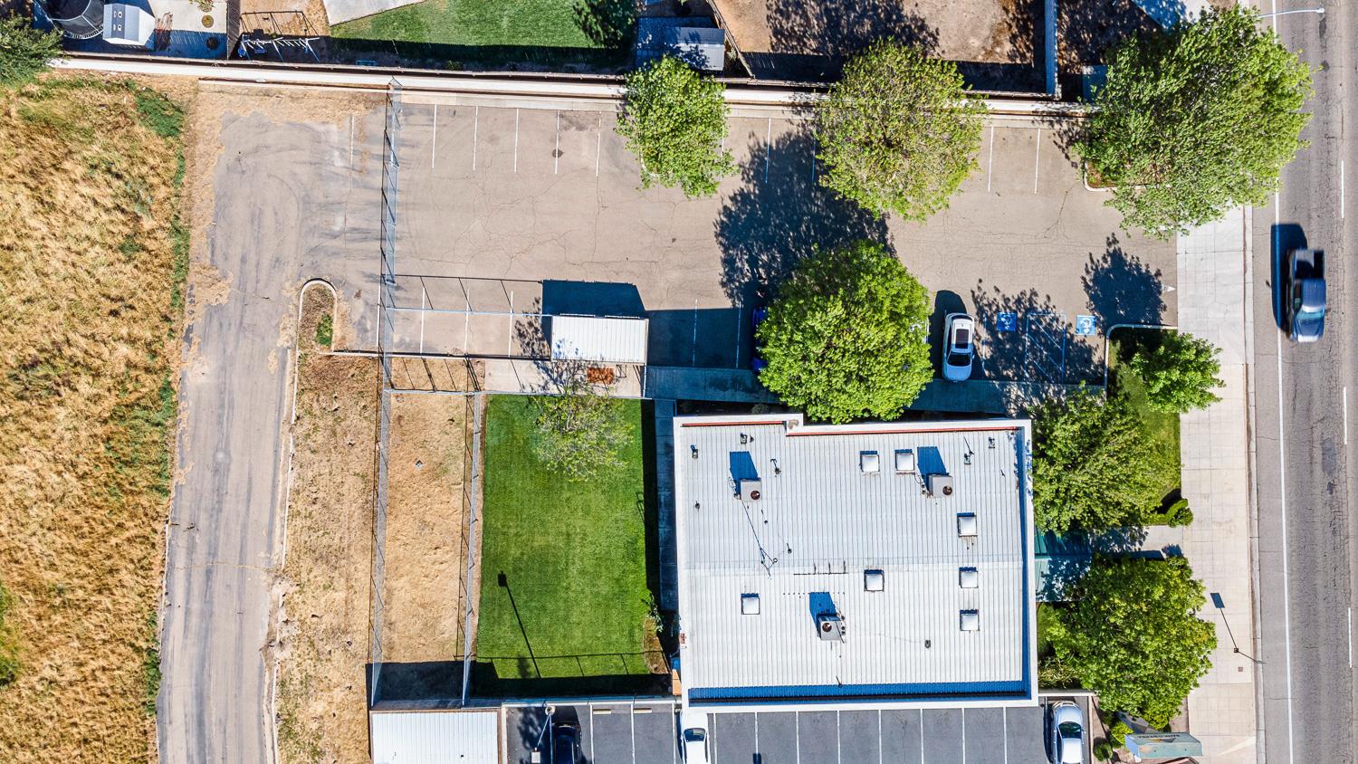 5781 E Kings Canyon Rd, Fresno, CA 93727