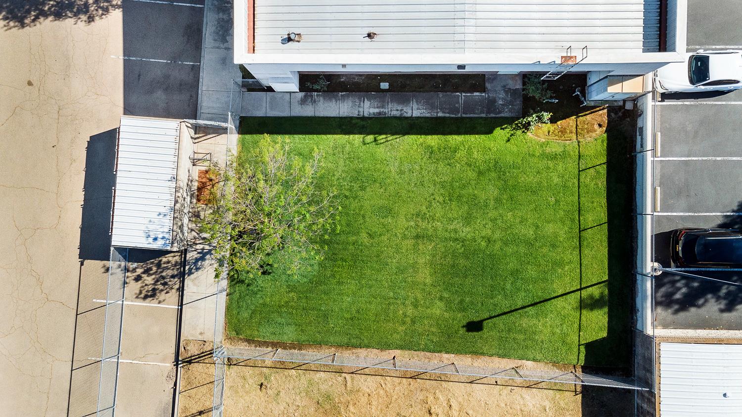 5781 E Kings Canyon Rd, Fresno, CA 93727