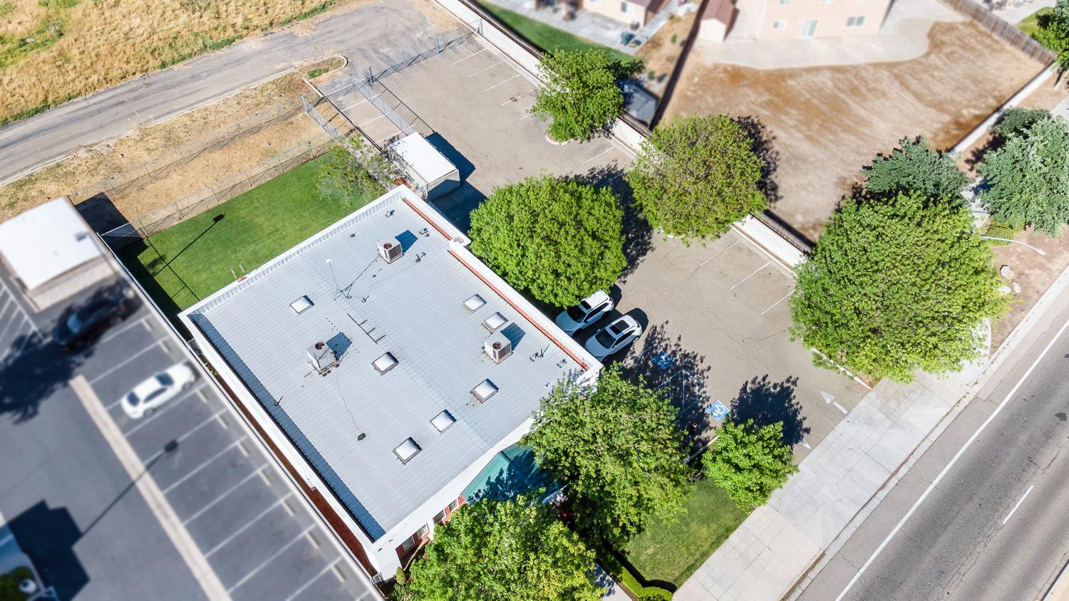 5781 E Kings Canyon Rd, Fresno, CA 93727