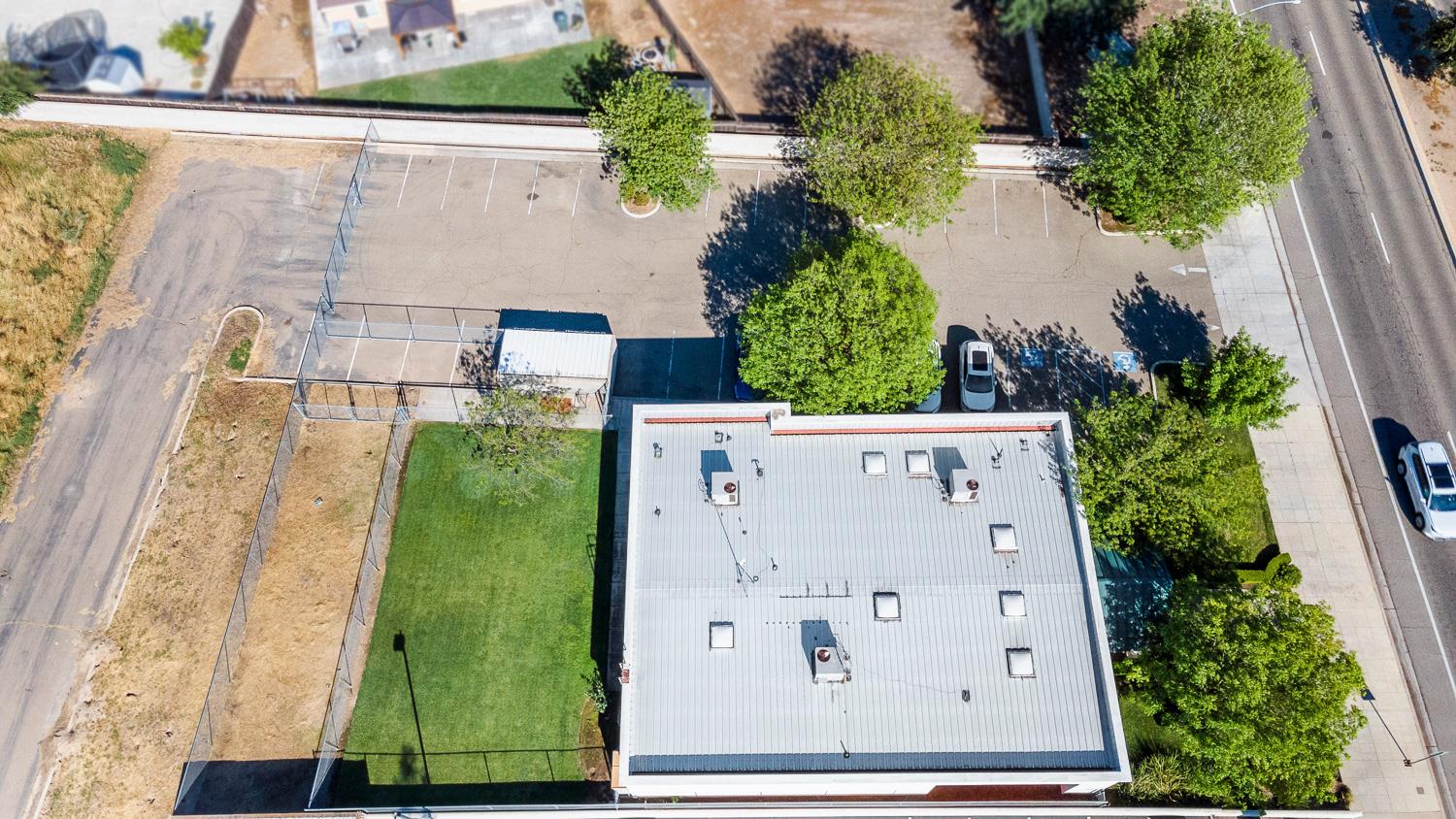 5781 E Kings Canyon Rd, Fresno, CA 93727