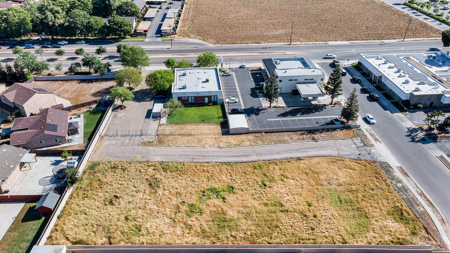 5781 E Kings Canyon Rd, Fresno, CA 93727