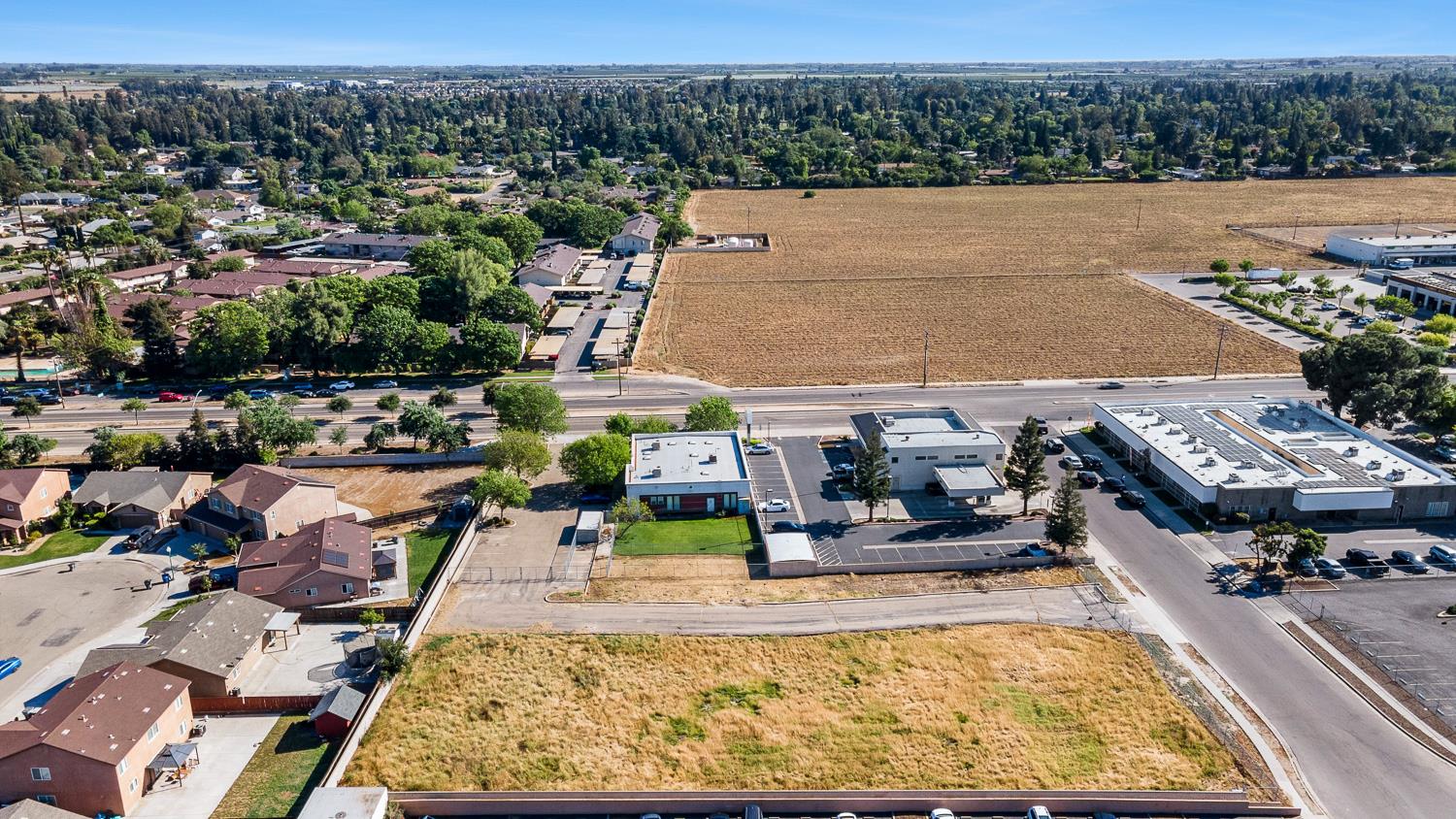 5781 E Kings Canyon Rd, Fresno, CA 93727