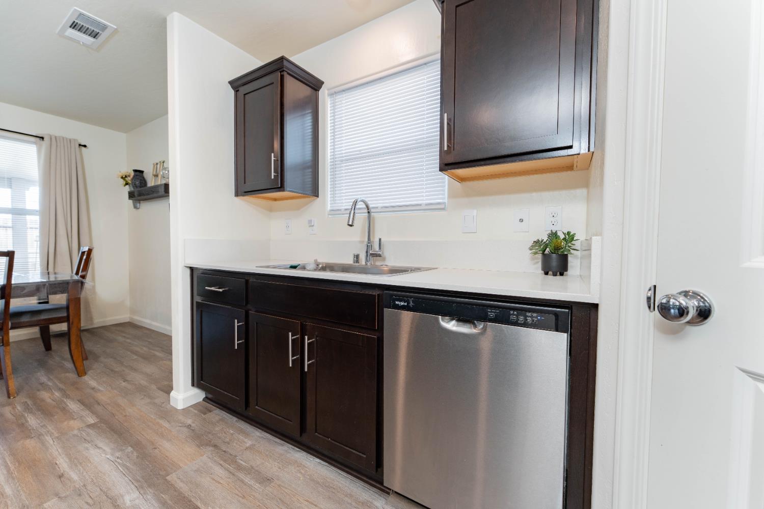 563 Blue Ridge St, Tulare, CA 93274