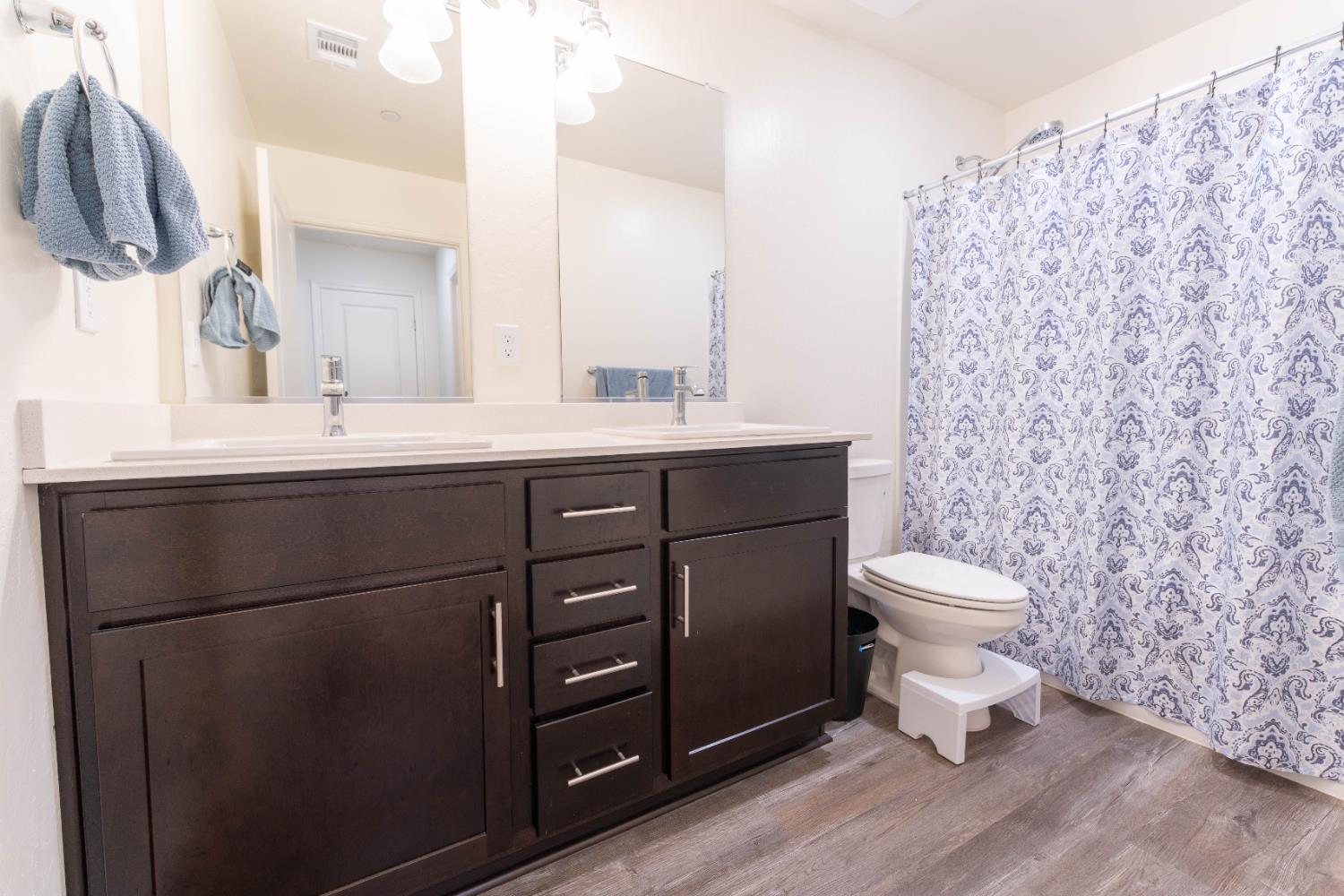 563 Blue Ridge St, Tulare, CA 93274