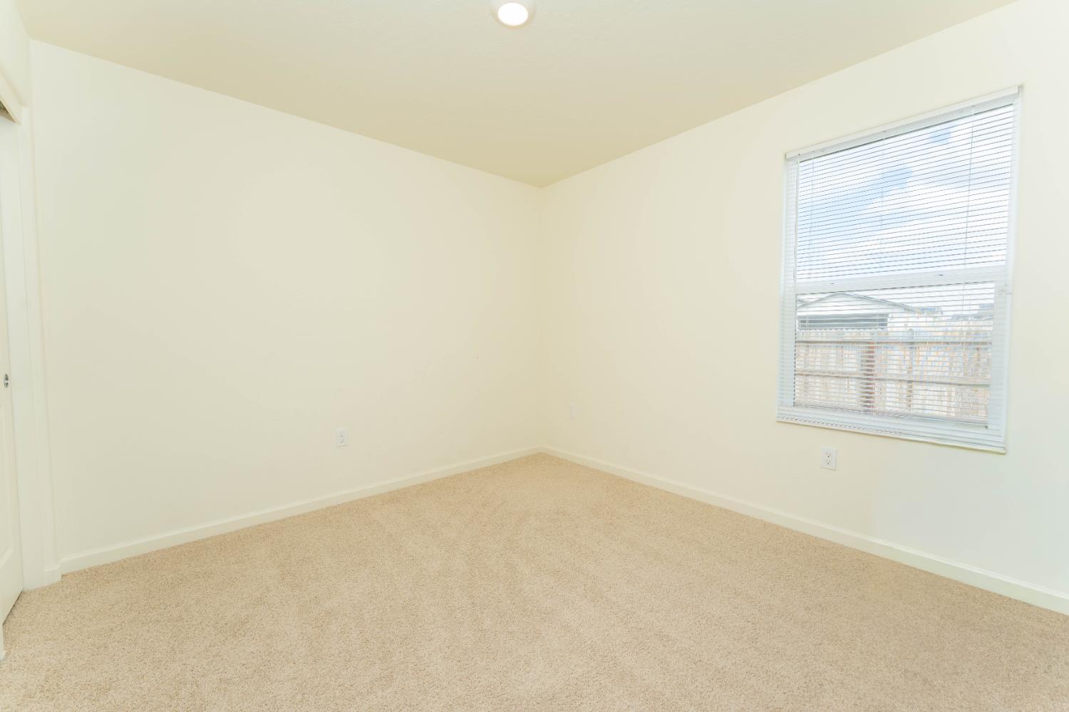 563 Blue Ridge St, Tulare, CA 93274