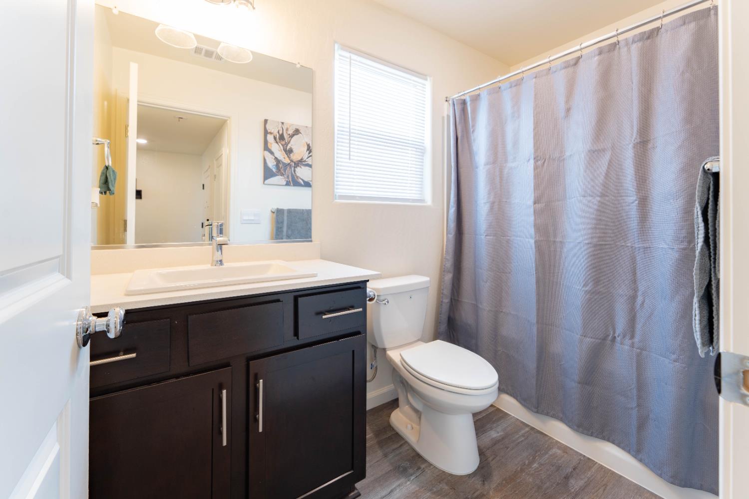 563 Blue Ridge St, Tulare, CA 93274