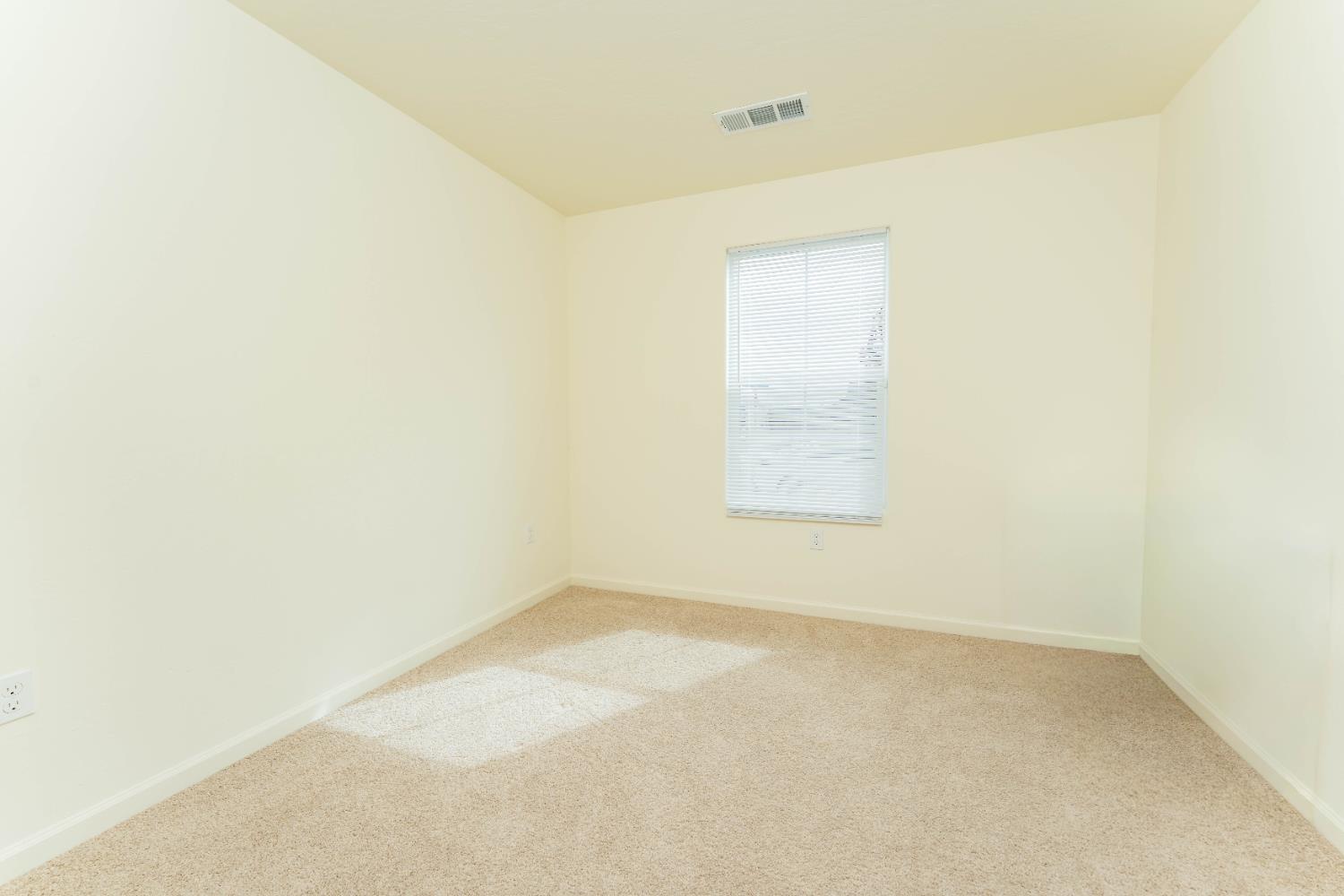 563 Blue Ridge St, Tulare, CA 93274