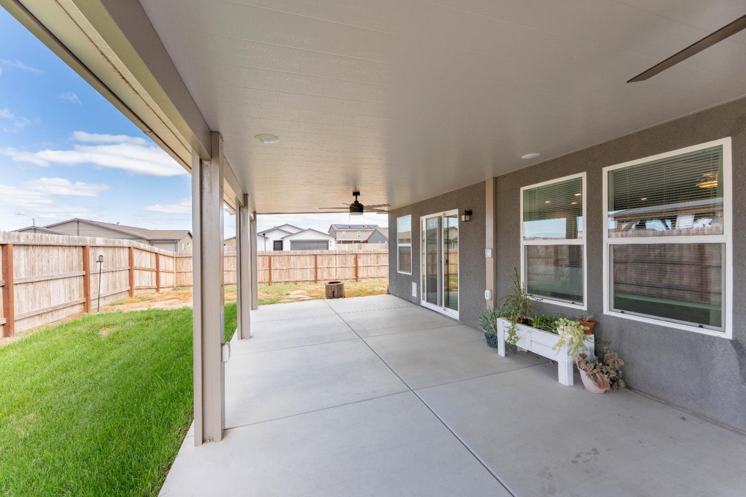 563 Blue Ridge St, Tulare, CA 93274