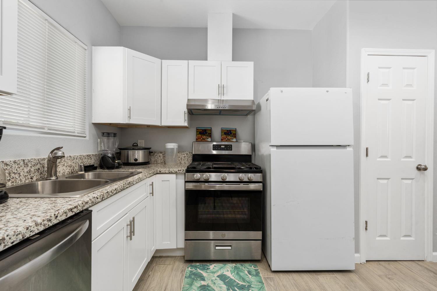 3280 Mccall Ave, Selma, CA 93662