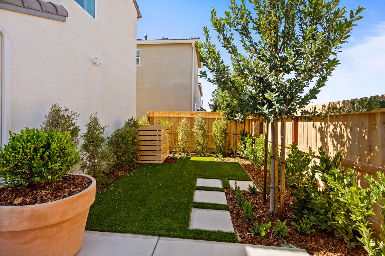 1532 Woodhill Ln, Clovis, CA 93619