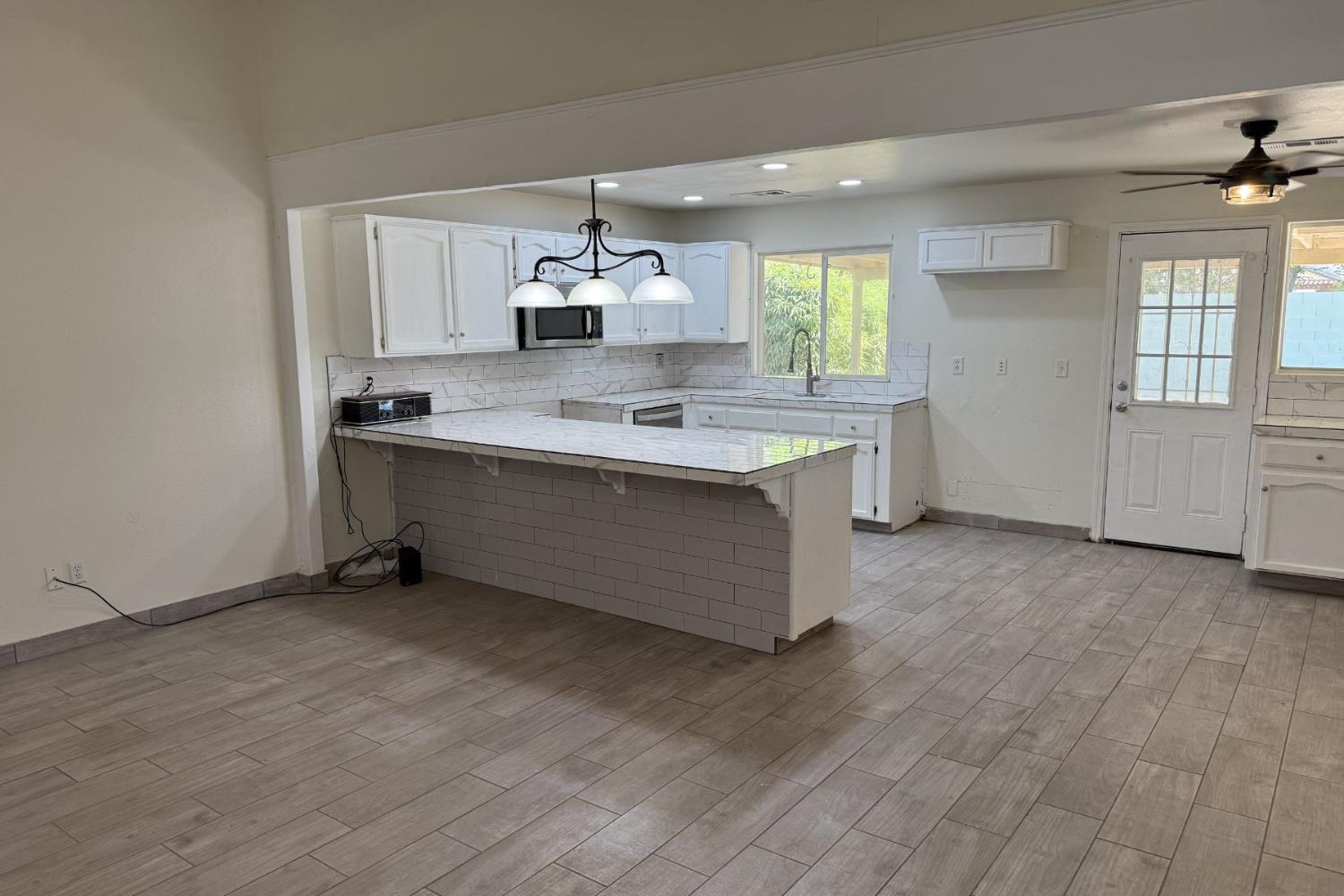 409 W Packwood Ave, Visalia, CA 93277