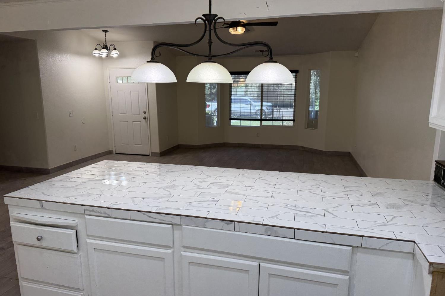 409 W Packwood Ave, Visalia, CA 93277