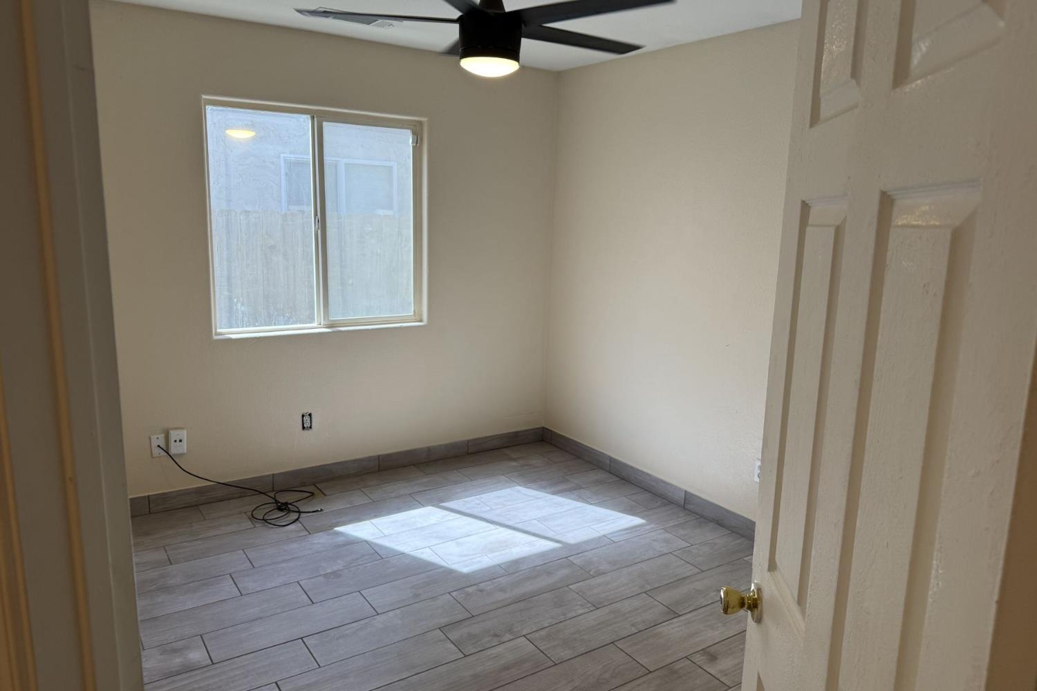 409 W Packwood Ave, Visalia, CA 93277