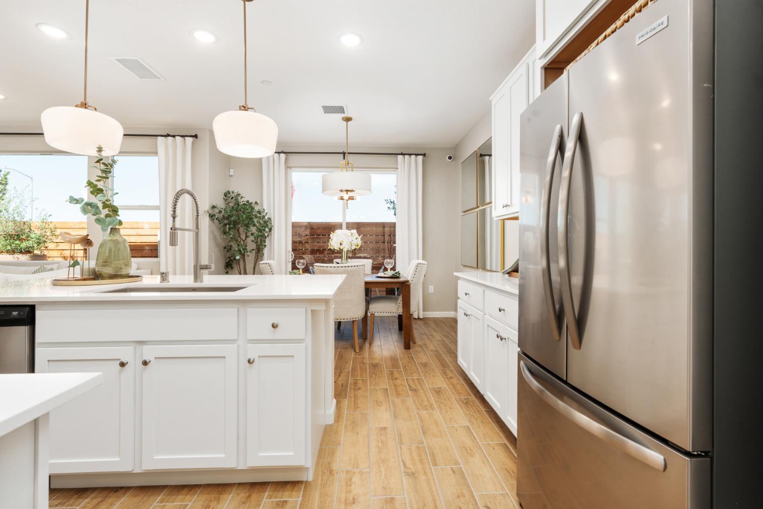 1466 Woodhill Ln, Clovis, CA 93619