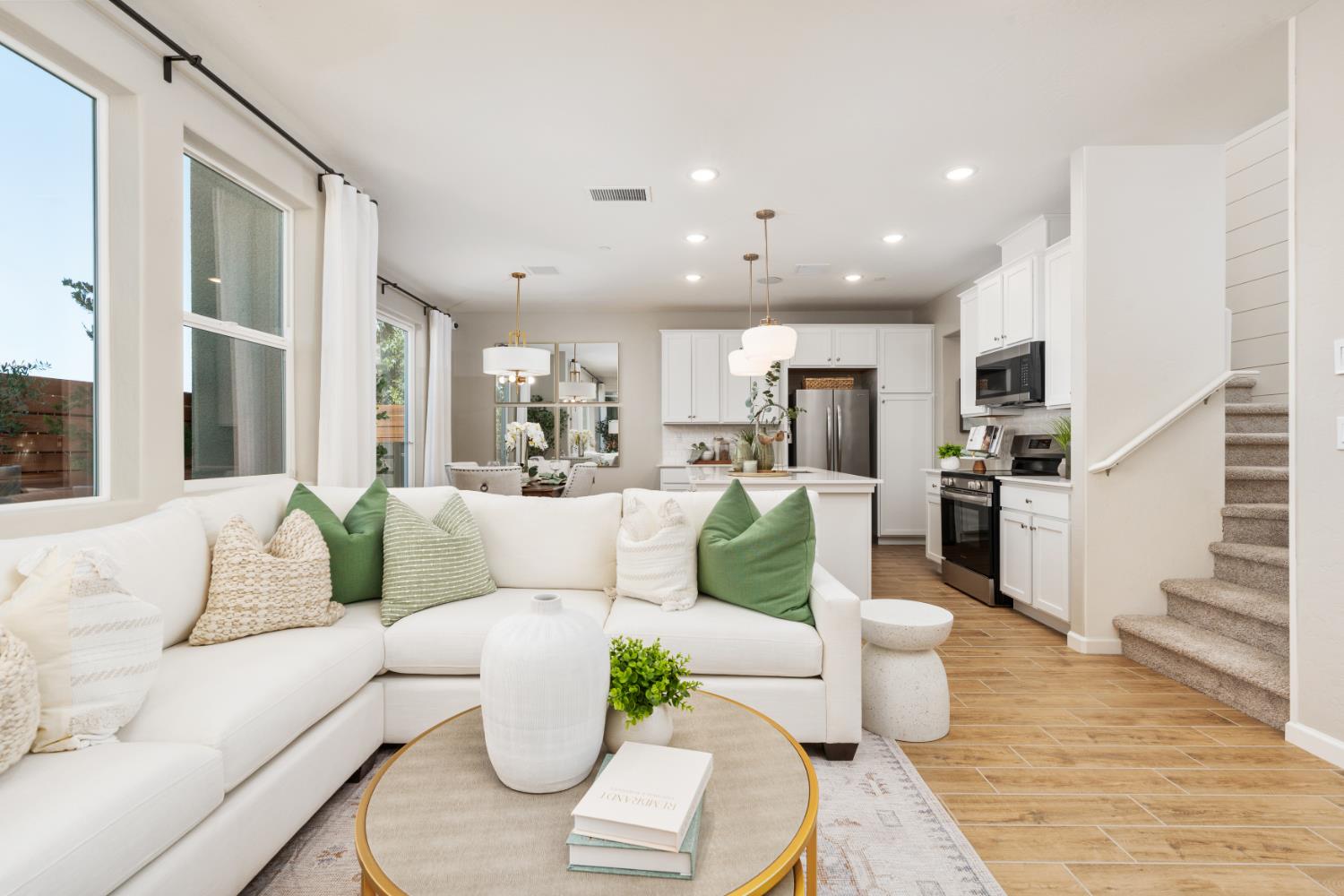 2111 N Wagon Ln, Clovis, CA 93619