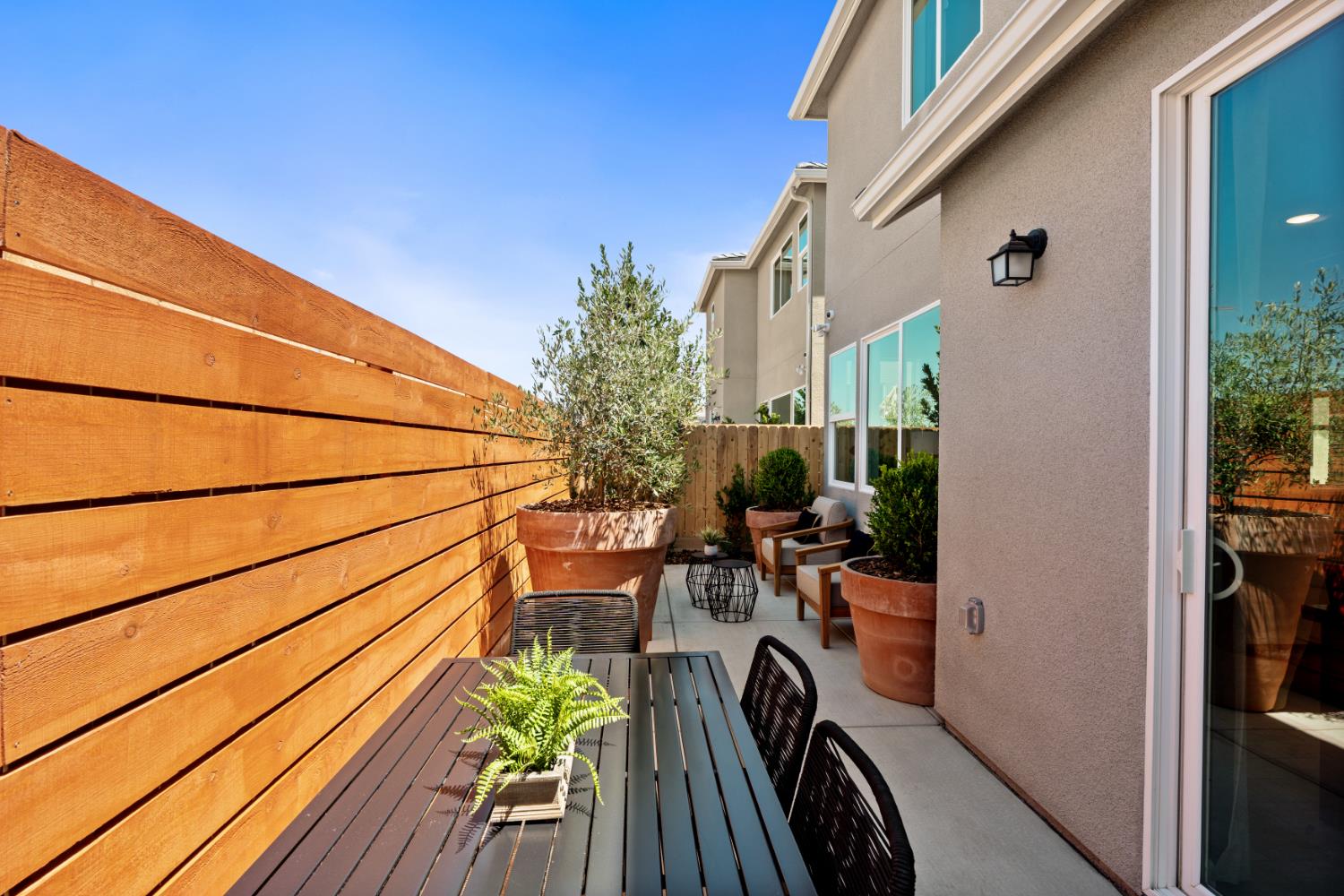 2141 N Wagon Ln, Clovis, CA 93619