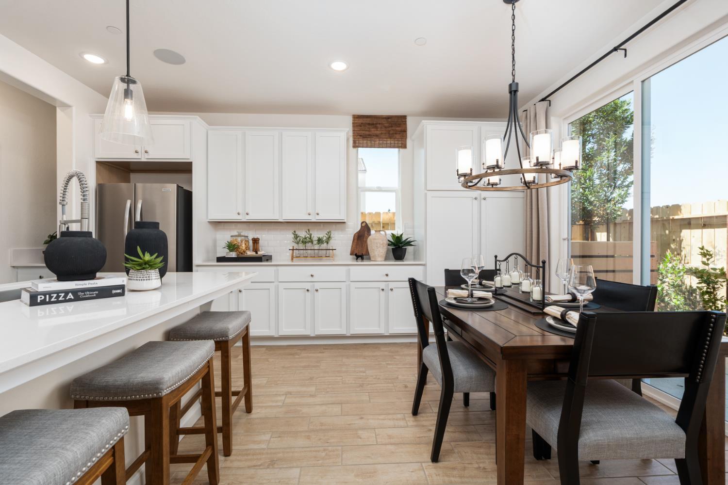 2129 N Wagon Ln, Clovis, CA 93619