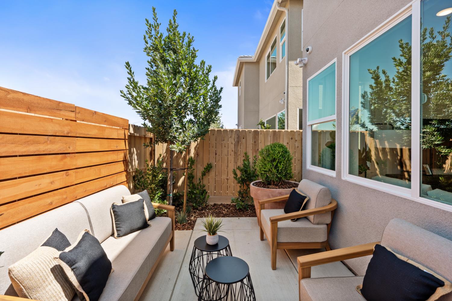 2105 N Wagon Ln, Clovis, CA 93619