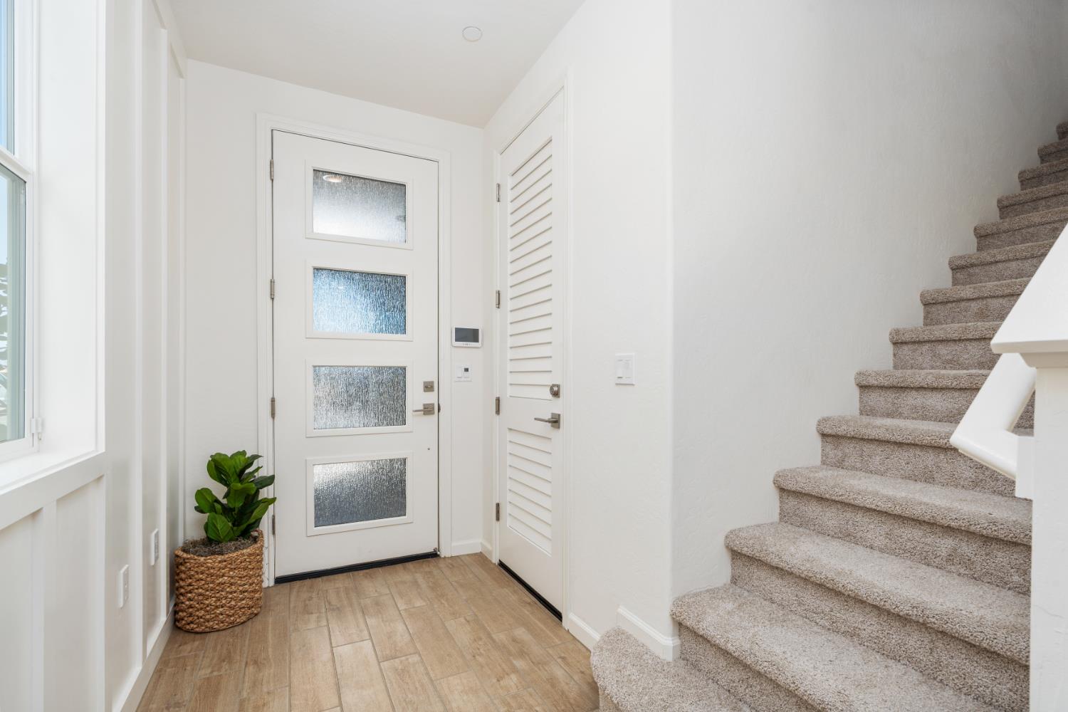 1490 Woodhill Ln, Clovis, CA 93619