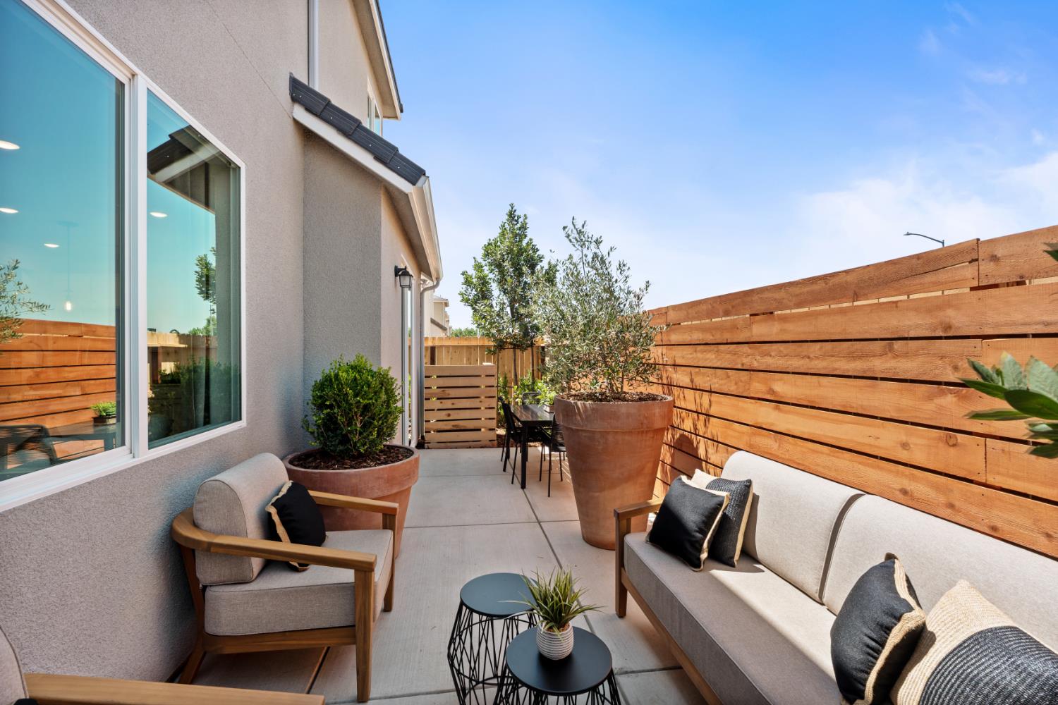 1460 Woodhill Ln, Clovis, CA 93619