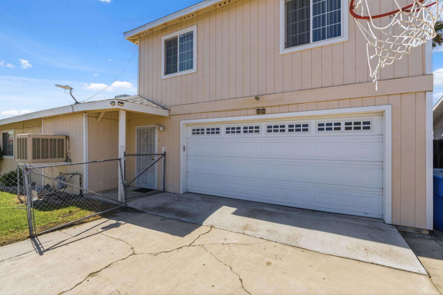 295 E Durian Ave, Coalinga, CA 93210