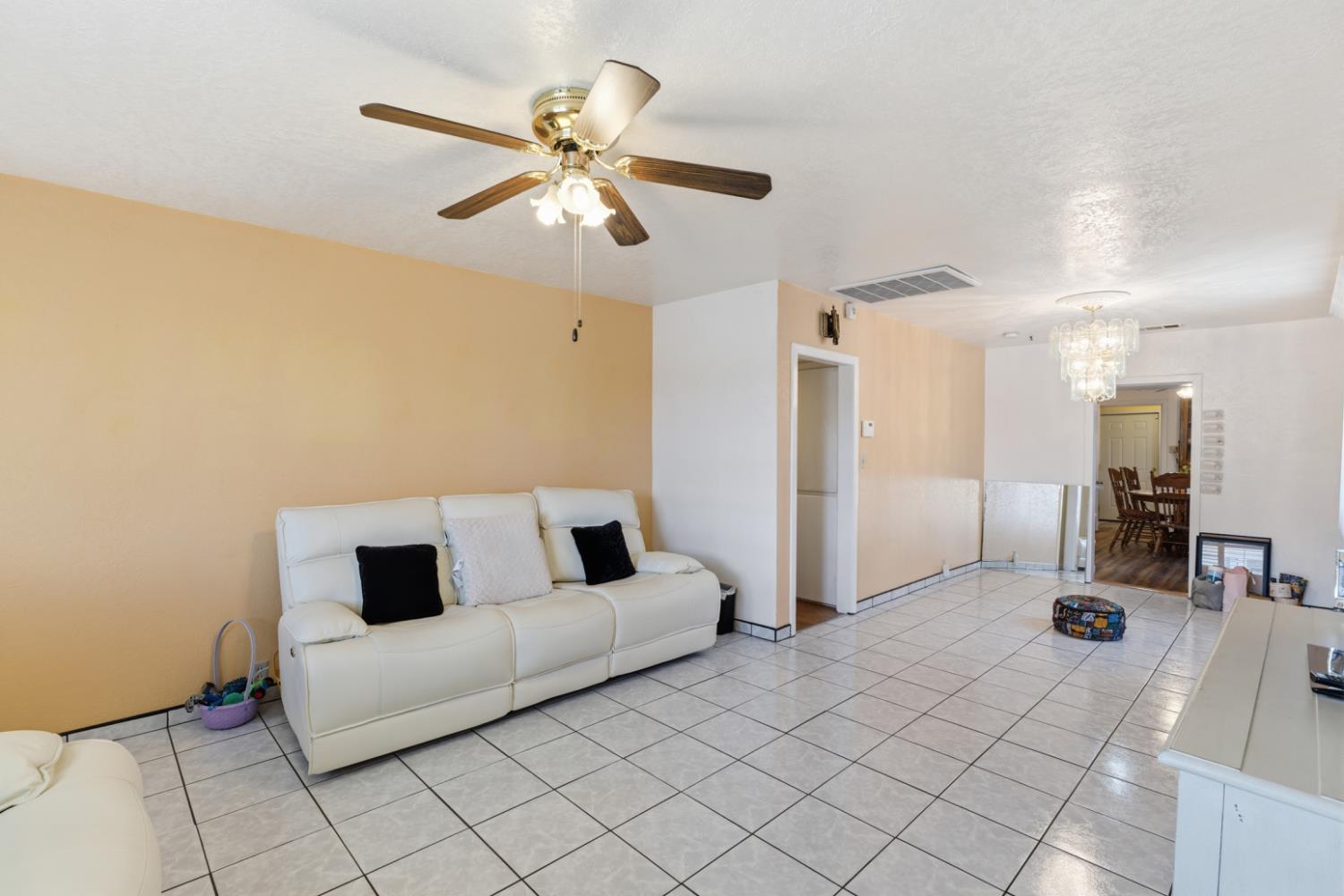 295 E Durian Ave, Coalinga, CA 93210