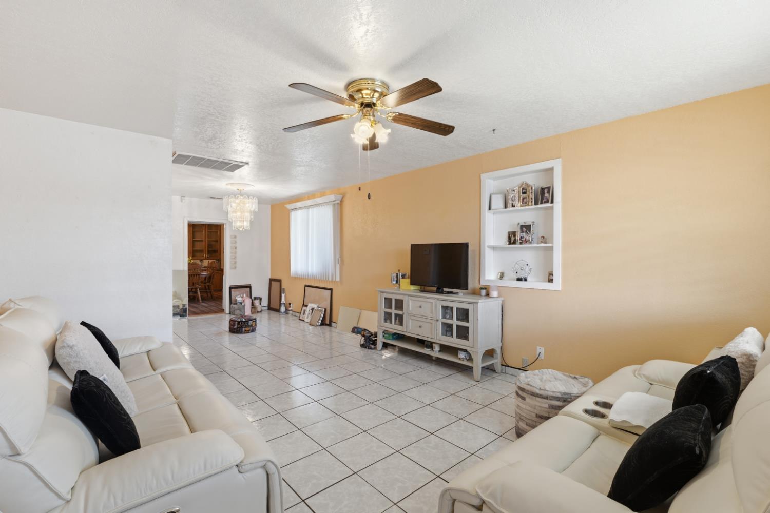 295 E Durian Ave, Coalinga, CA 93210