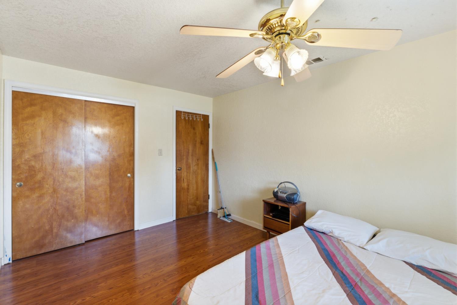 295 E Durian Ave, Coalinga, CA 93210