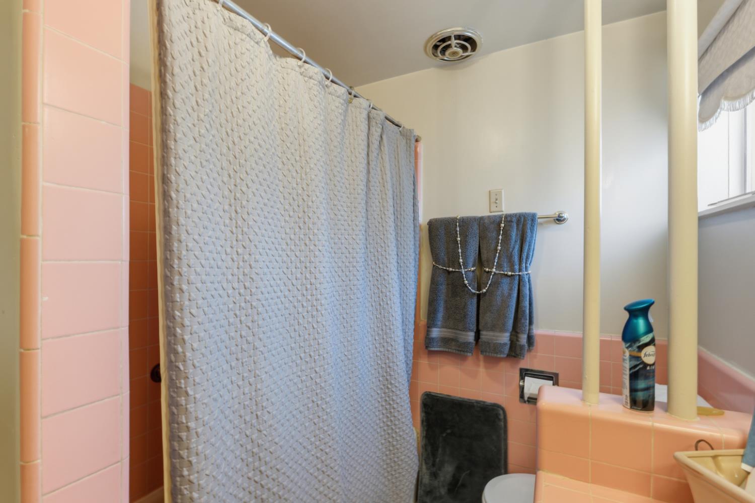 295 E Durian Ave, Coalinga, CA 93210