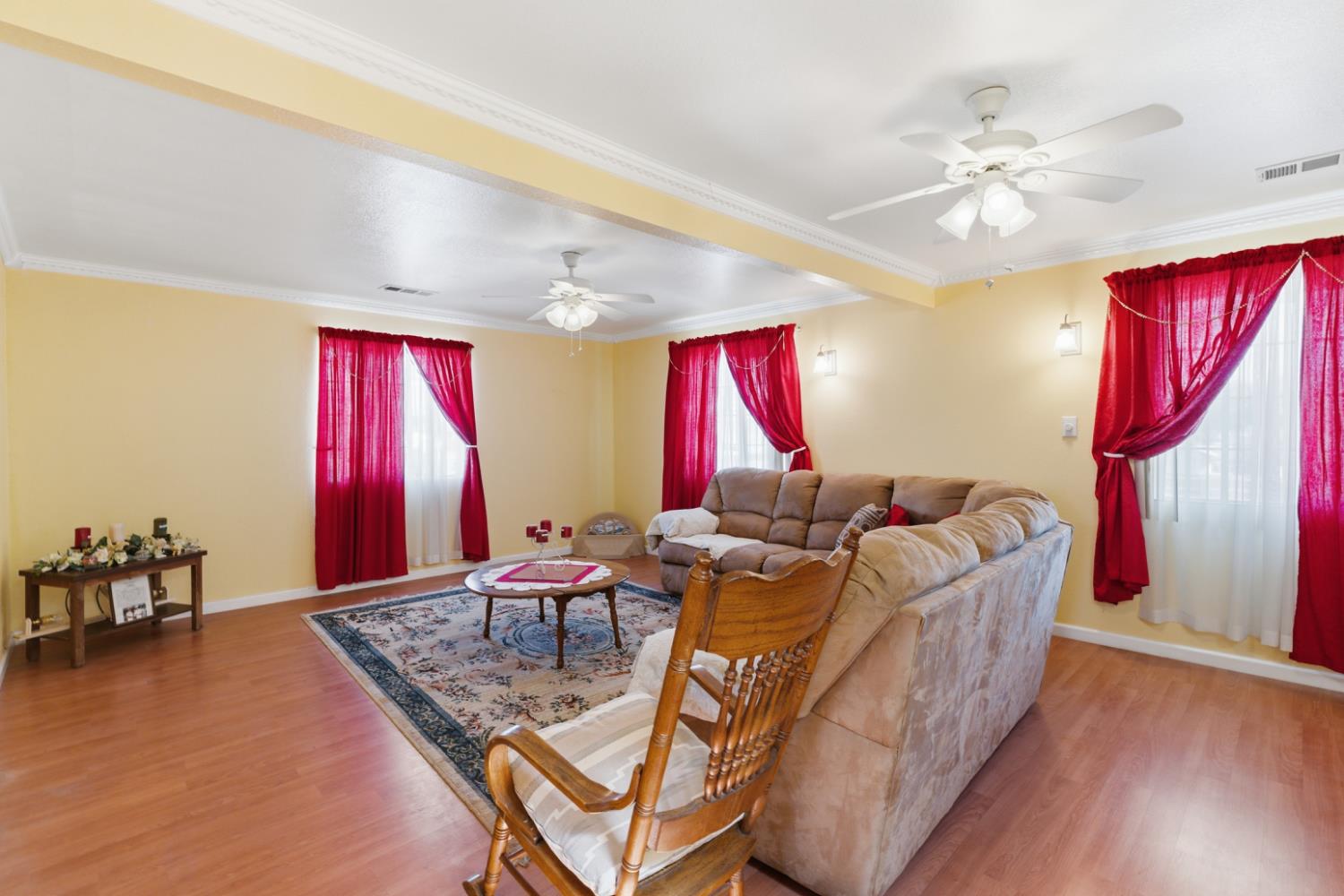 295 E Durian Ave, Coalinga, CA 93210