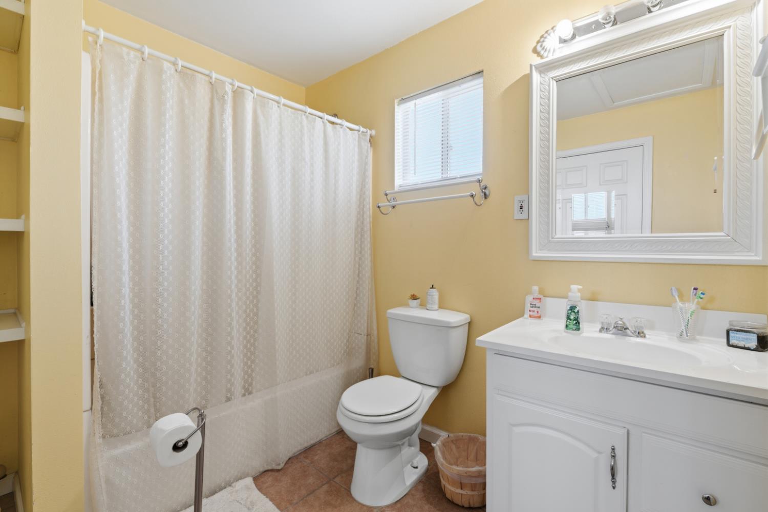 295 E Durian Ave, Coalinga, CA 93210