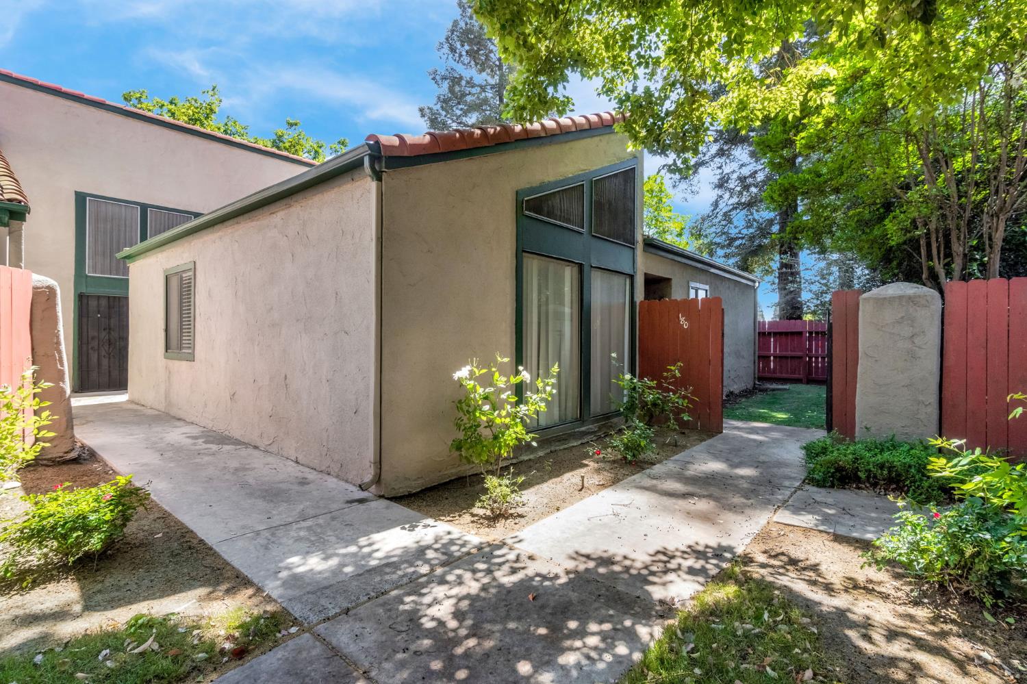 5965 E Shields Ave #180, Fresno, CA 93727