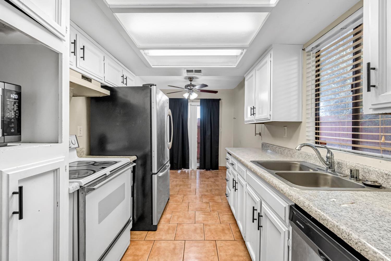 5965 E Shields Ave #180, Fresno, CA 93727