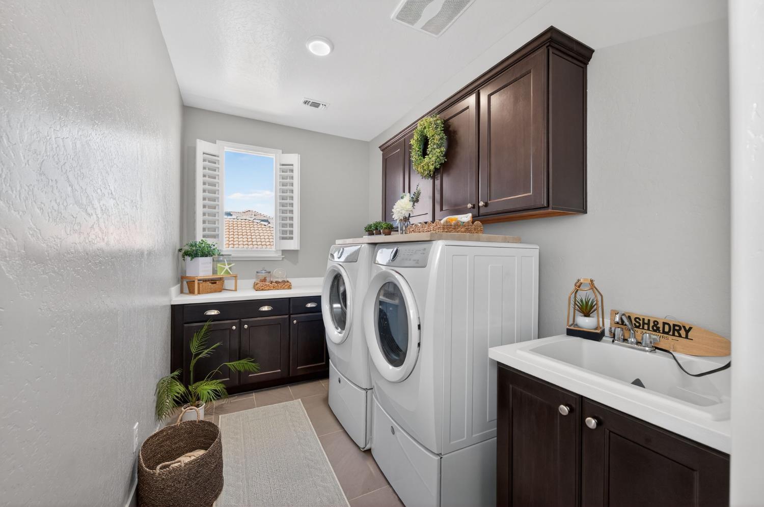 638 Mesa Dr S, Madera, CA 93636