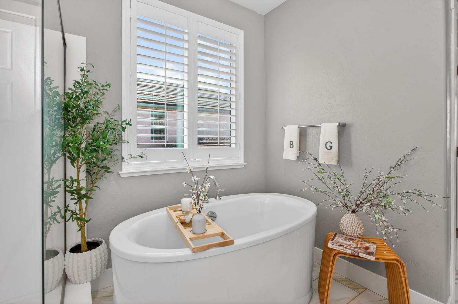 638 Mesa Dr S, Madera, CA 93636