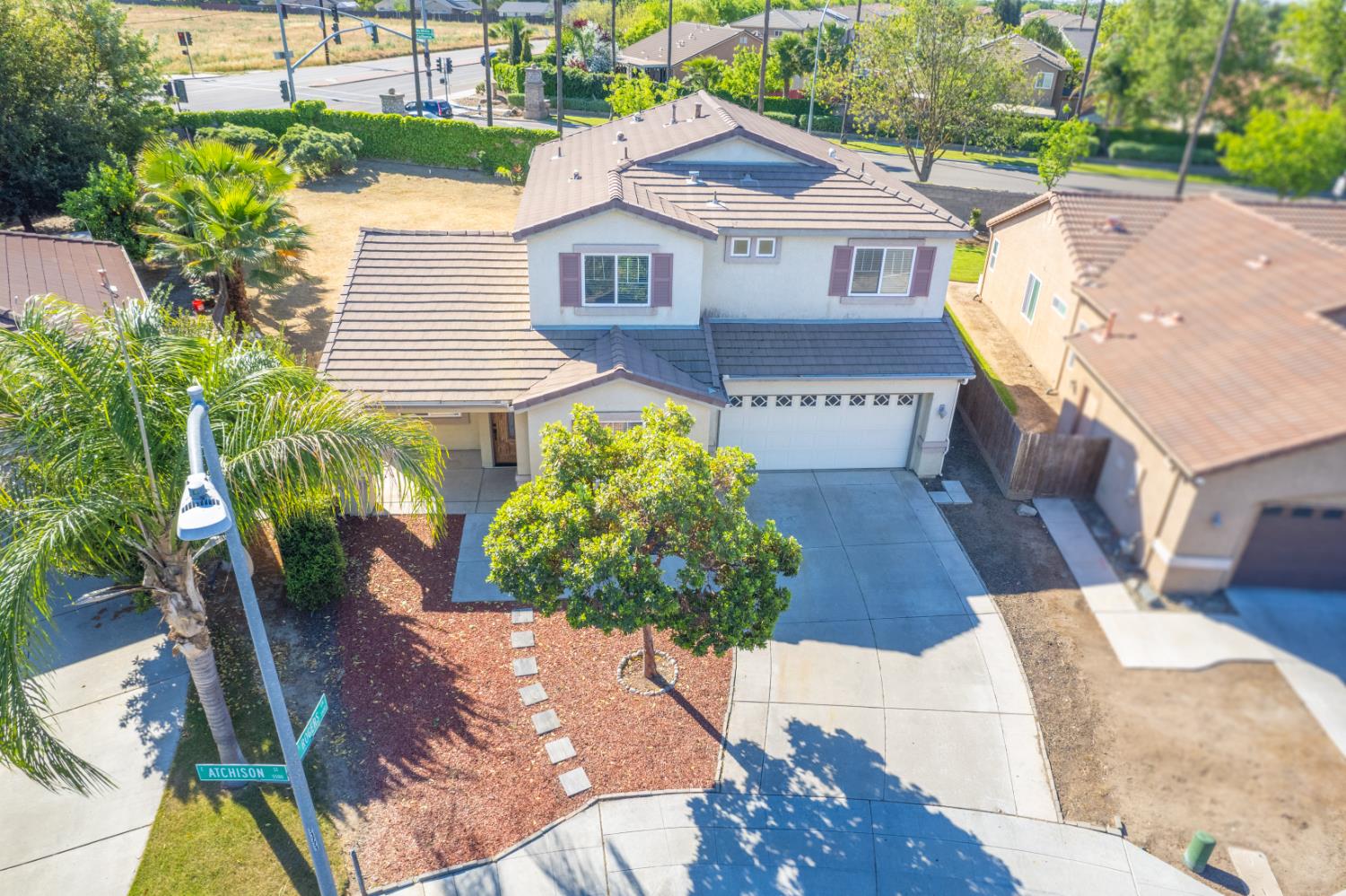 5586 E Atchison St, Fresno, CA 93727